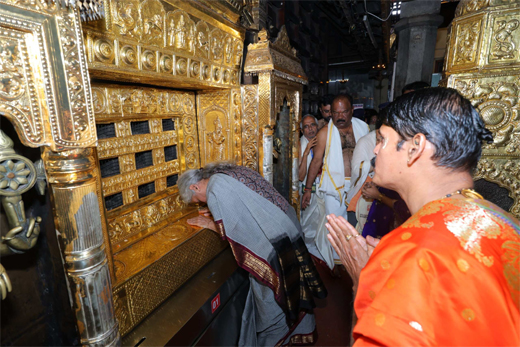 Nirmala Sitharaman visits Udupi Shri Krishna Mutt